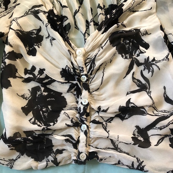 Free People creamy white long sleeve crop with buttons and black floral pattern - Picture 5 of 6